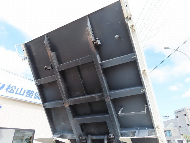 いすゞ エルフ 2RG-NJR88AN(2WD)の写真50