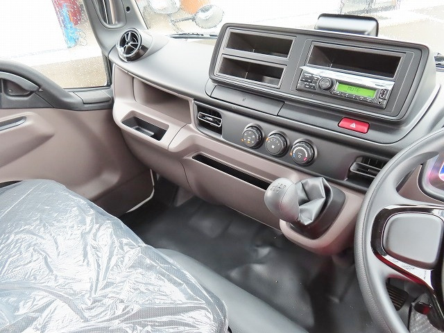 三菱 キャンター 2RG-FEAV0(2WD)の写真15