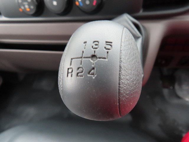 三菱 キャンター 2RG-FEAV0(2WD)の写真18