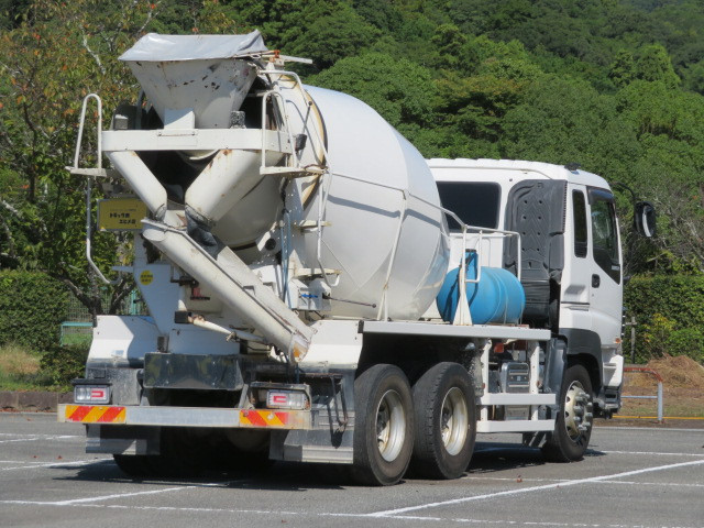 いすゞ ギガ QKG-CXZ77AT(6x4)の写真2