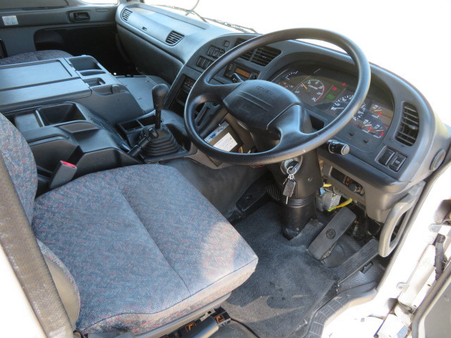 いすゞ ギガ QKG-CXZ77AT(6x4)の写真7