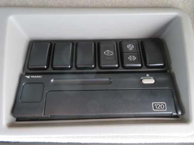 いすゞ ギガ QKG-CXZ77AT(6x4)の写真14