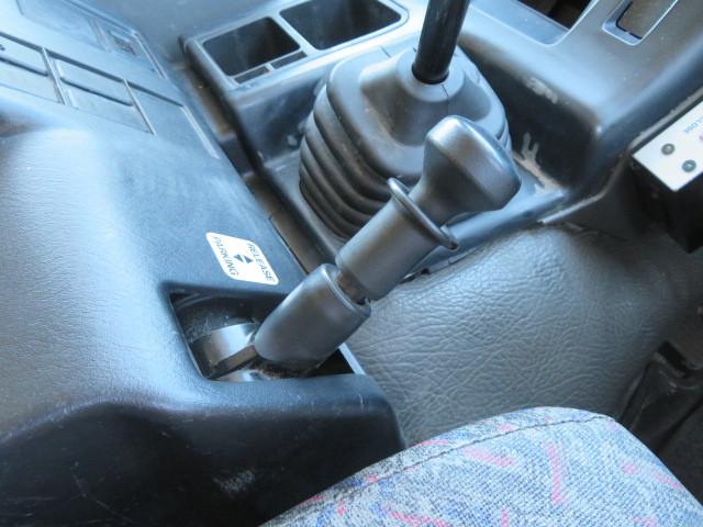 いすゞ ギガ QKG-CXZ77AT(6x4)の写真16