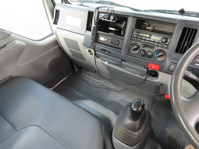 いすゞ エルフ SKG-NKR85YN(2WD)の写真15