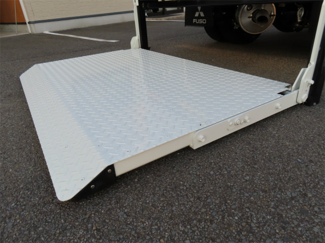 三菱 キャンター 2RG-FBA20(2WD)の写真29