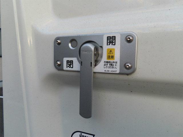 三菱 キャンター 2RG-FBAV0(2WD)の写真36