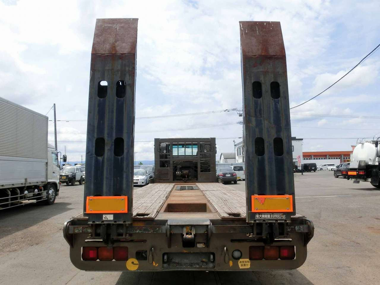 中古王さま専用 中古深ダンプ（土砂禁ダンプ） UDトラックス 兵庫・香川・京都