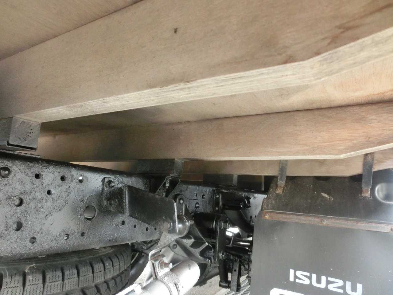 いすゞ エルフ TKG-NPS85AR(4WD)の写真11