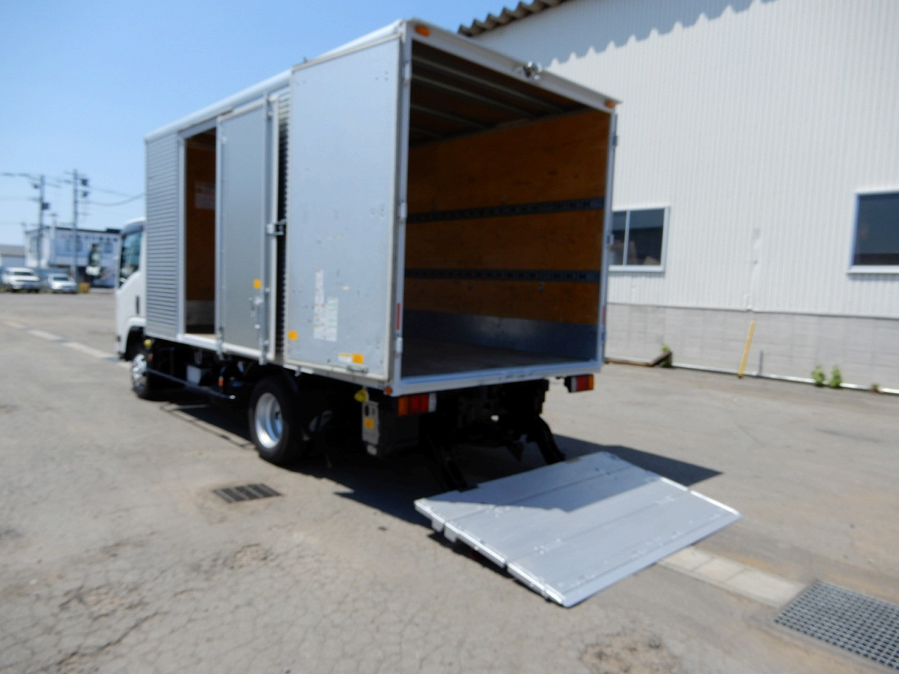 いすゞ エルフ TKG-NPS85AN(4WD)の写真9