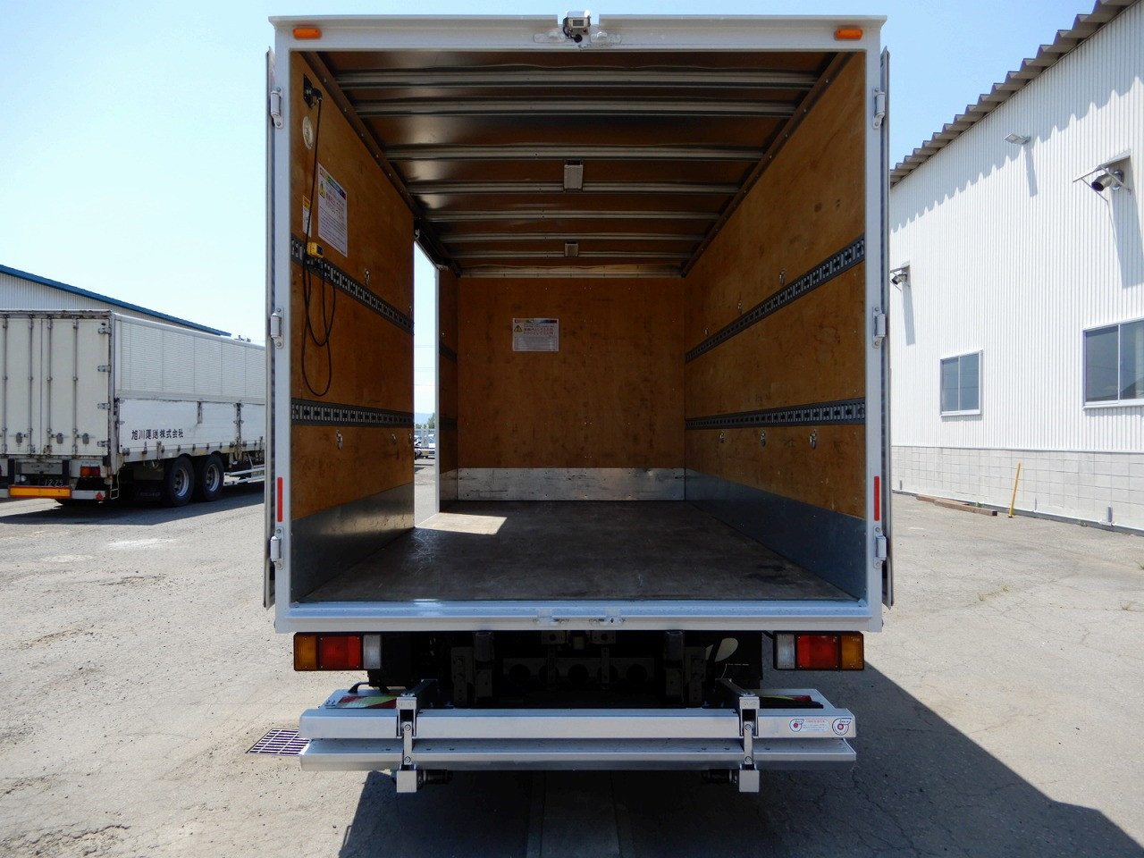 いすゞ エルフ TKG-NPS85AN(4WD)の写真10