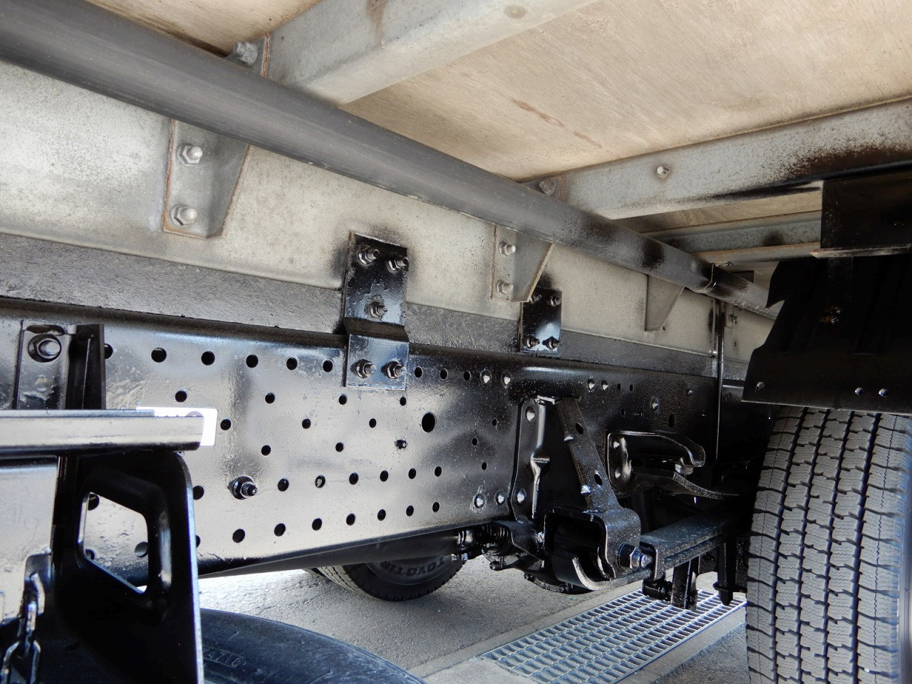 いすゞ エルフ TKG-NPS85AN(4WD)の写真12