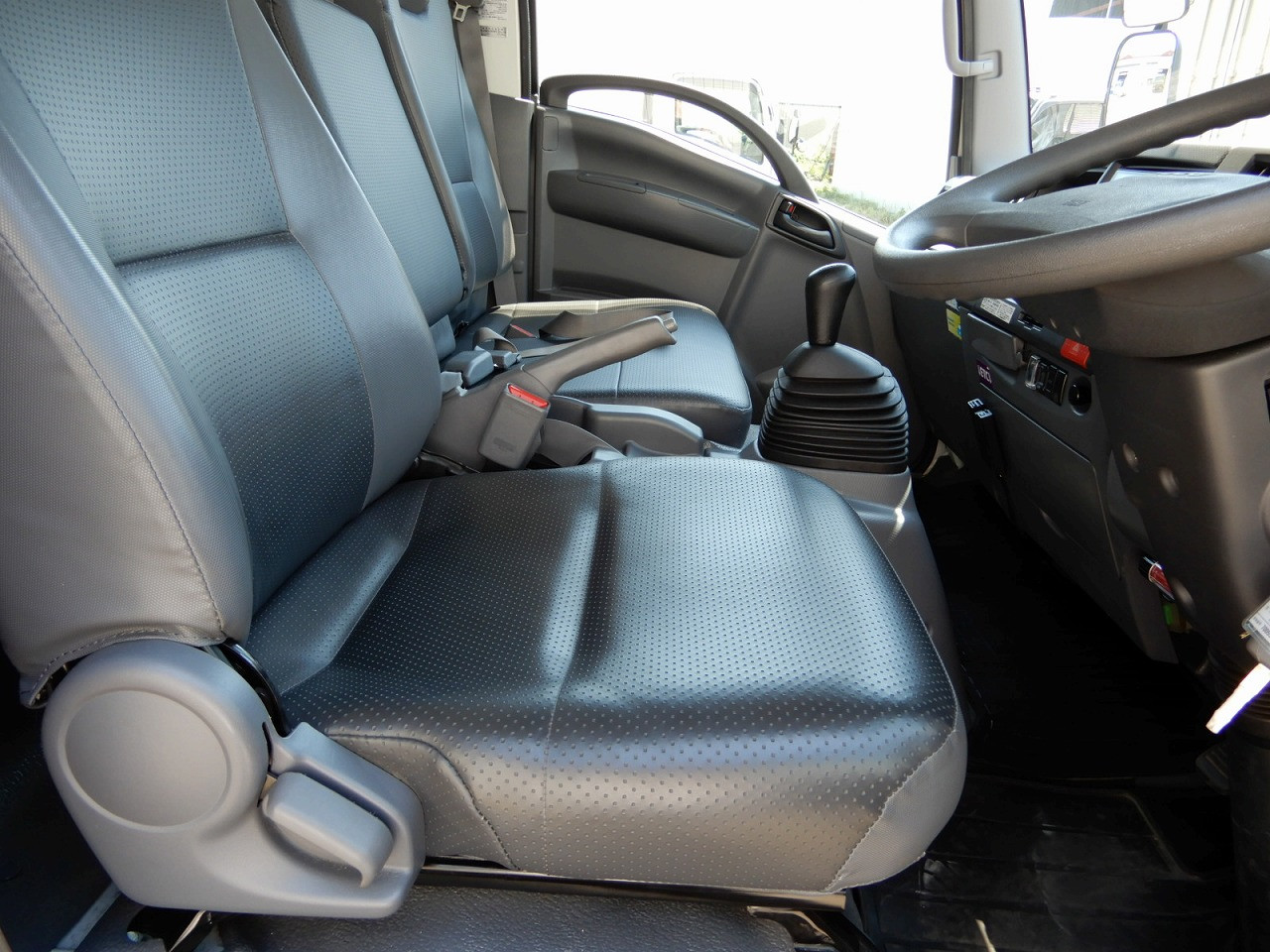 いすゞ エルフ TKG-NPS85AN(4WD)の写真22