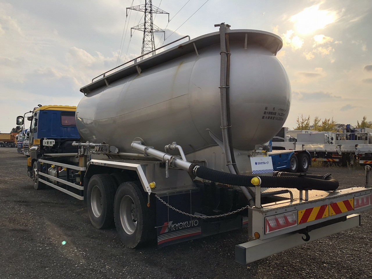 いすゞ ギガ QKG-CYY77A(6x4)の写真4