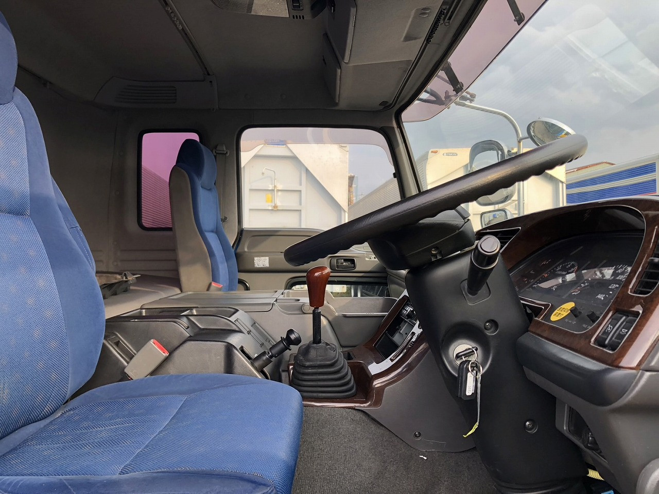 いすゞ ギガ QKG-CYY77A(6x4)の写真22