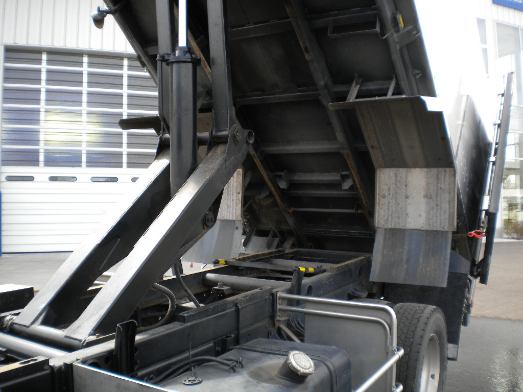 三菱 ファイター QKG-FK62FZ(2WD)の写真11