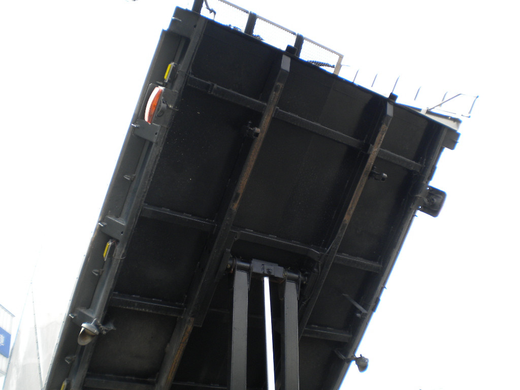 三菱 ファイター QKG-FK62FZ(2WD)の写真12