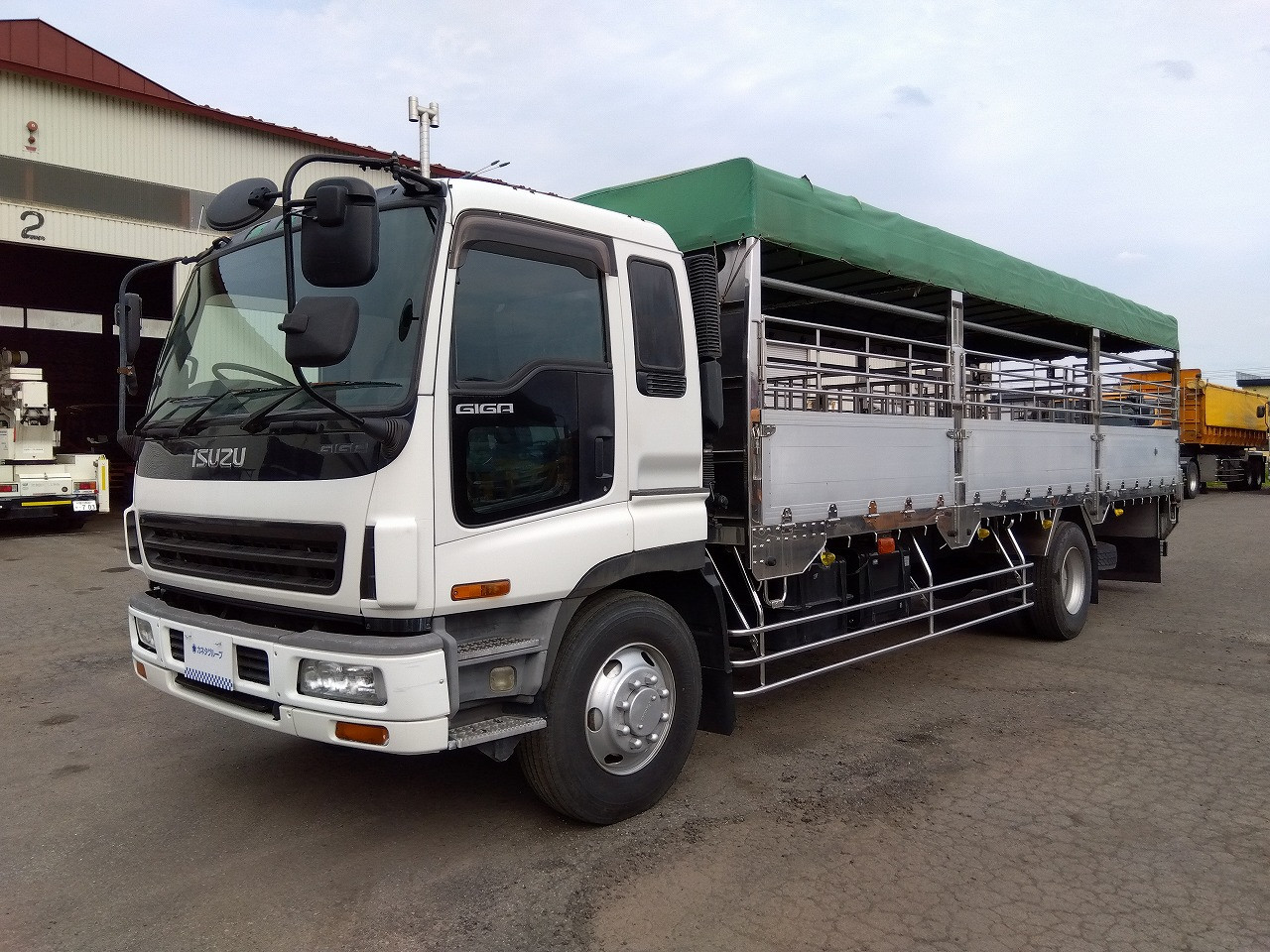 いすゞ ギガ KL-CVR80P3(2WD)の写真1