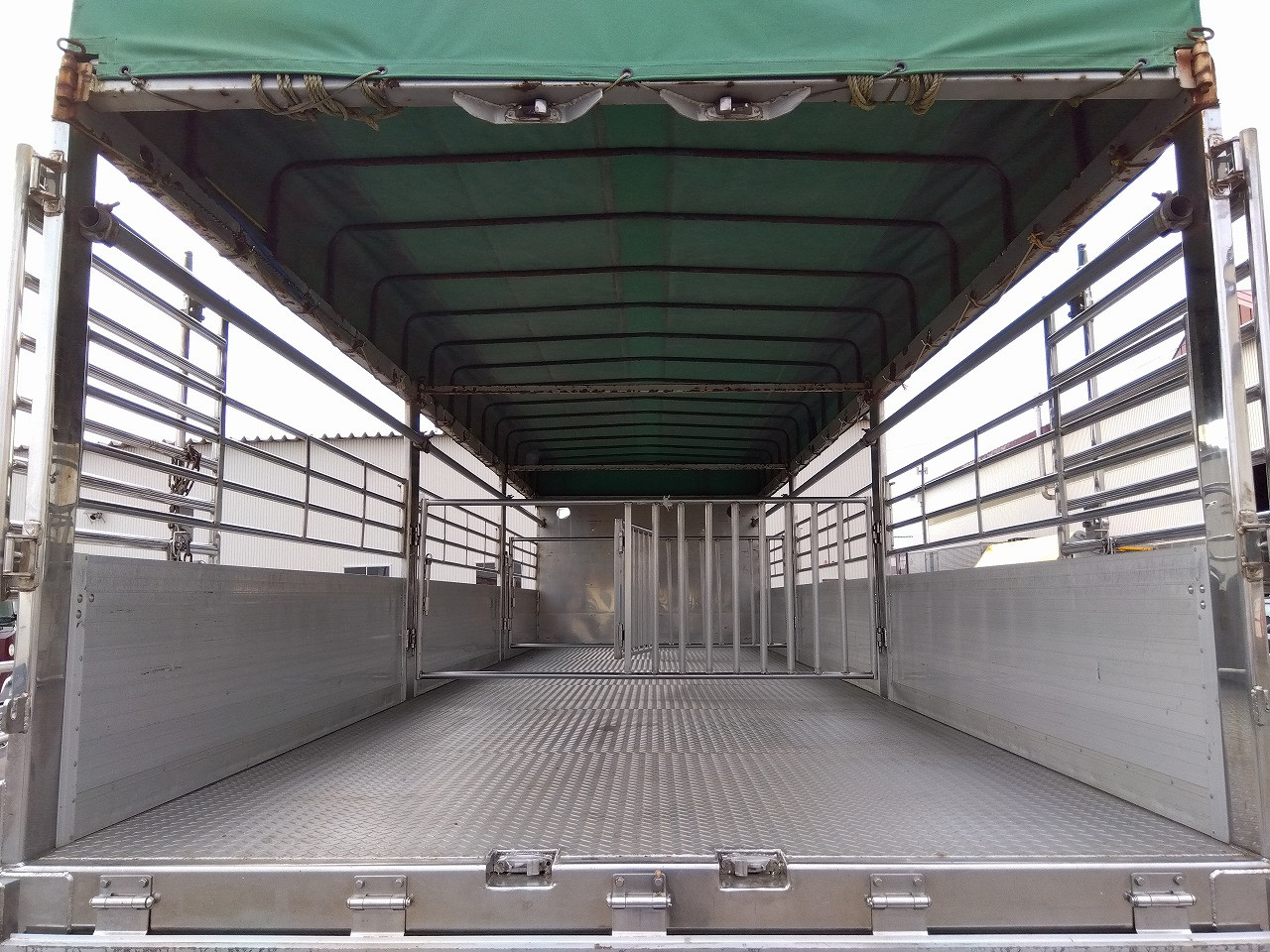 いすゞ ギガ KL-CVR80P3(2WD)の写真7