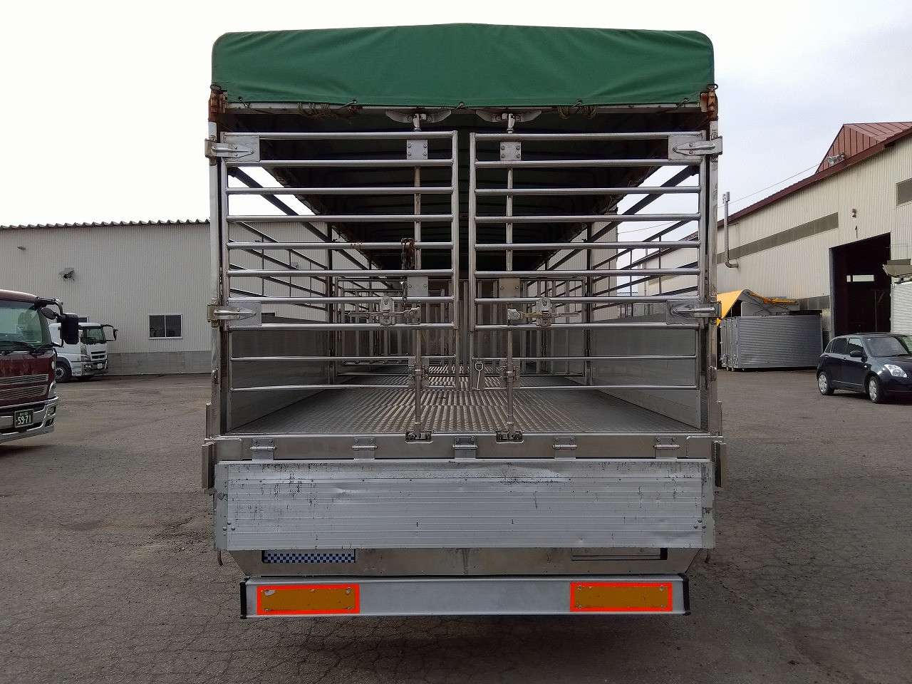 いすゞ ギガ KL-CVR80P3(2WD)の写真9