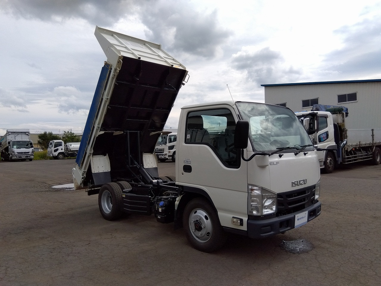 いすゞ エルフ 2PG-NKS88AN(4WD)の写真8