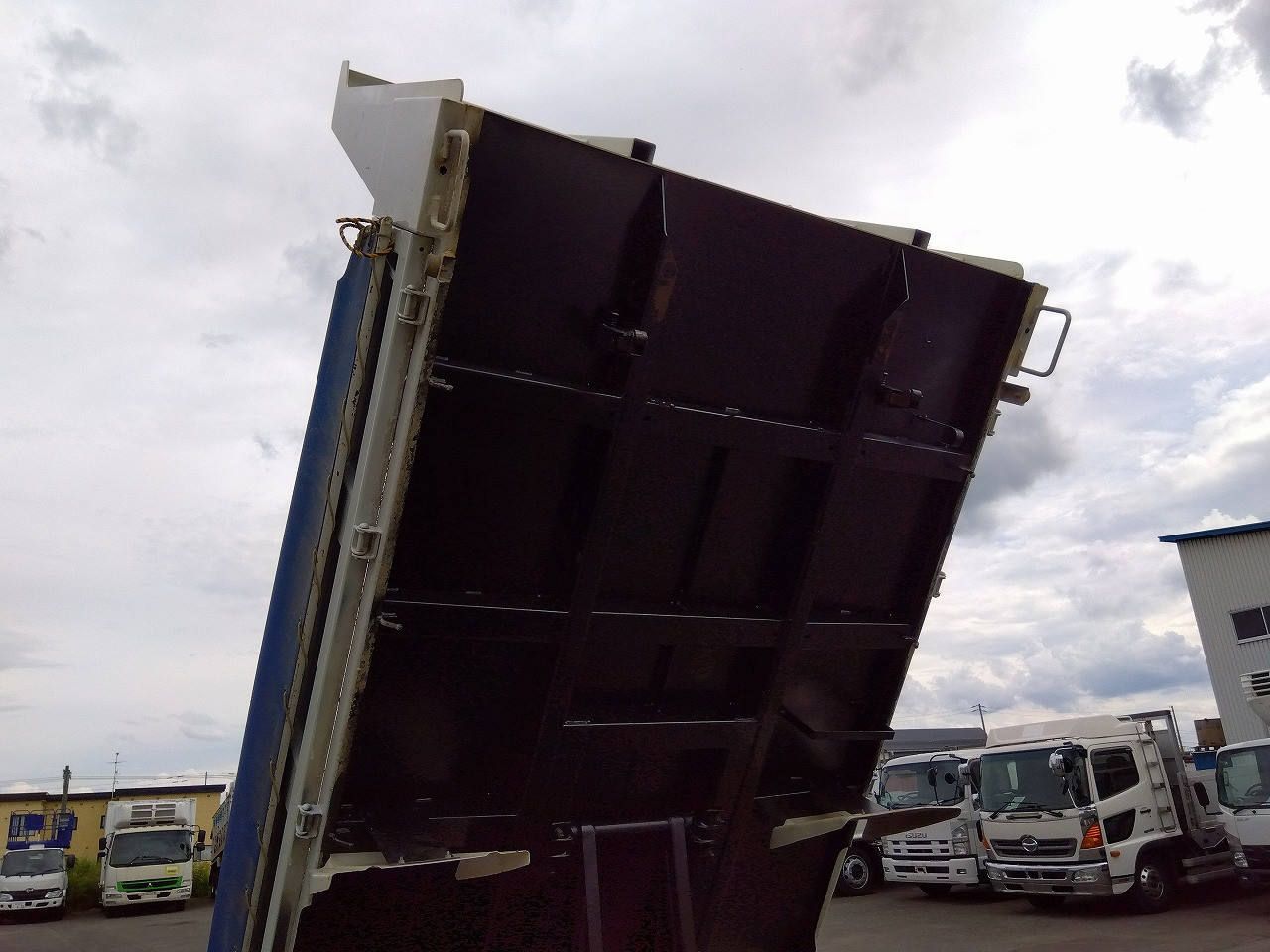 いすゞ エルフ 2PG-NKS88AN(4WD)の写真11