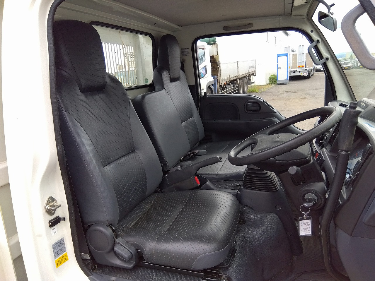 いすゞ エルフ 2PG-NKS88AN(4WD)の写真22