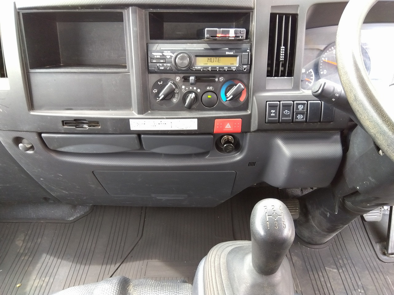 いすゞ エルフ 2PG-NKS88AN(4WD)の写真23