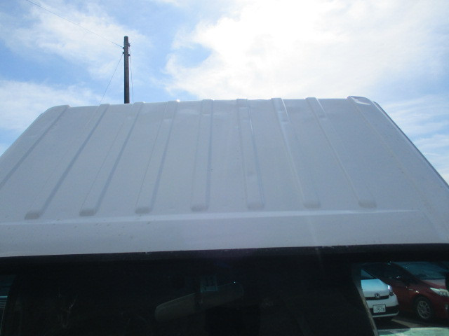 いすゞ エルフ BDG-NKR85AN(2WD)の写真29