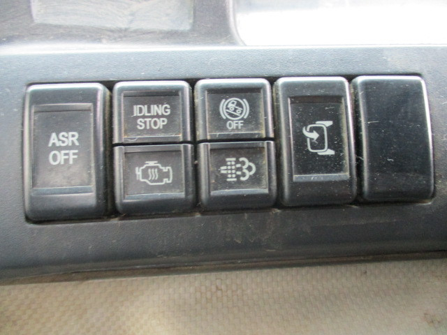 いすゞ エルフ BDG-NKR85AN(2WD)の写真42