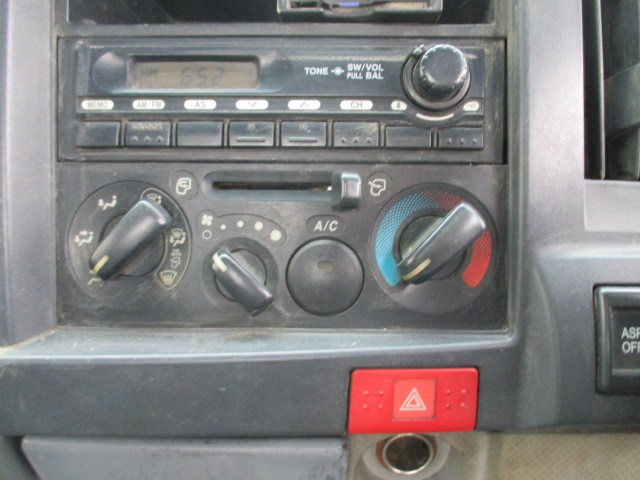 いすゞ エルフ BDG-NKR85AN(2WD)の写真44