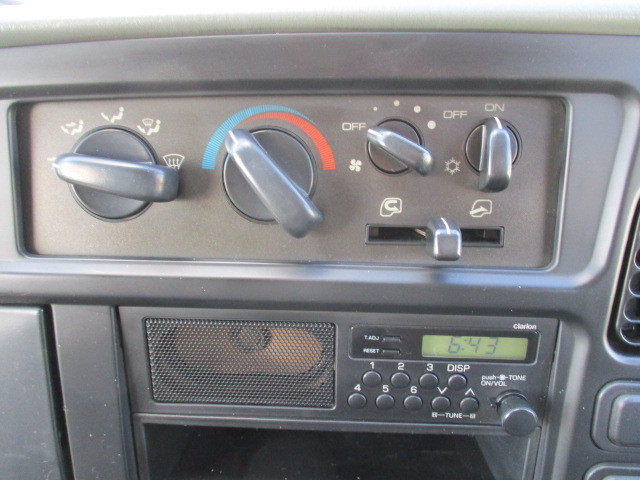 三菱 キャンターガッツ KC-FB511B(2WD)の写真28