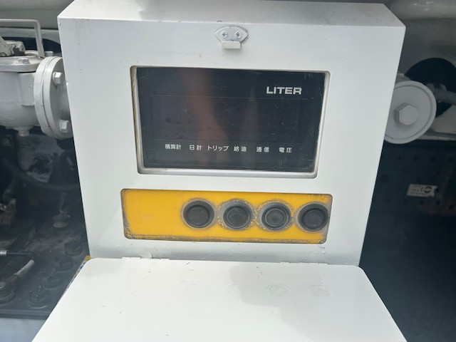 いすゞ エルフ BDG-NKS85AN(4WD)の写真6