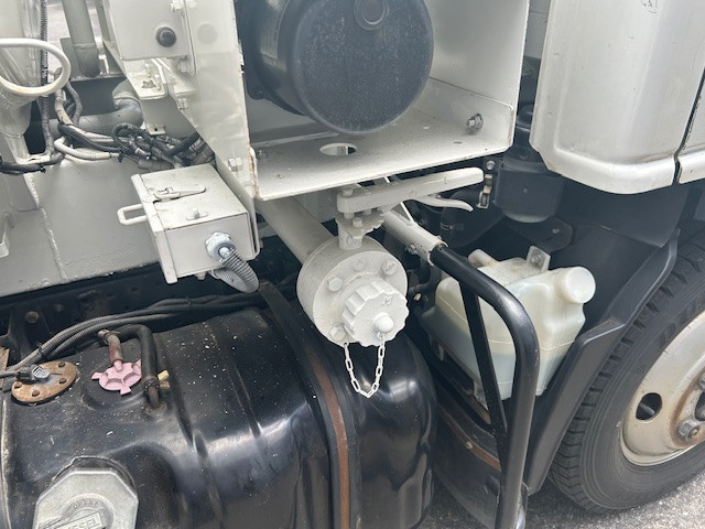 いすゞ エルフ BDG-NKS85AN(4WD)の写真8