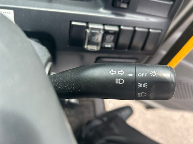 いすゞ エルフ BDG-NKS85AN(4WD)の写真17