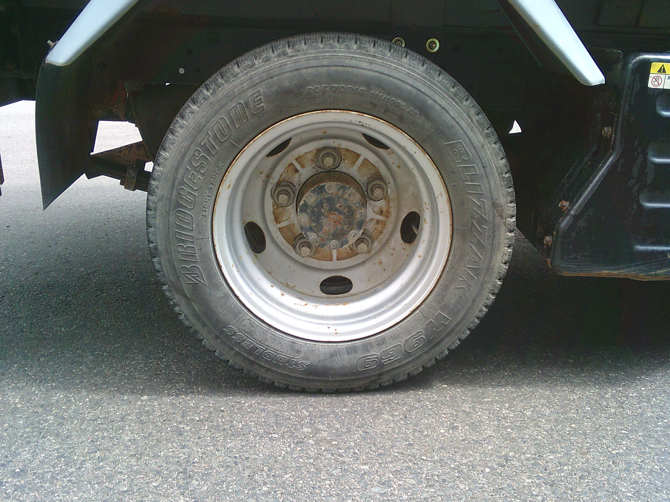 いすゞ エルフ BDG-NKS85AN(4WD)の写真10