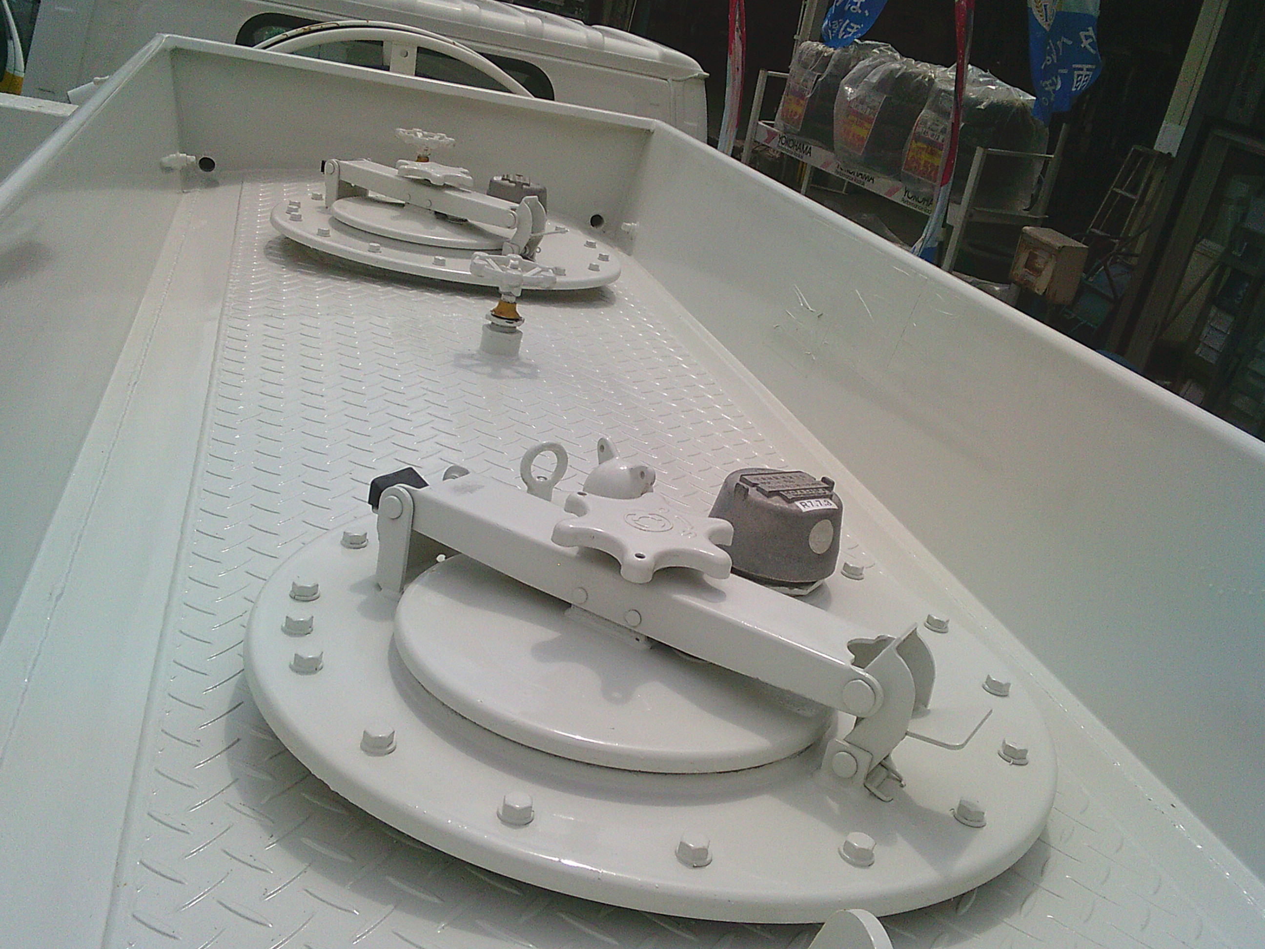 いすゞ エルフ BDG-NKS85AN(4WD)の写真18