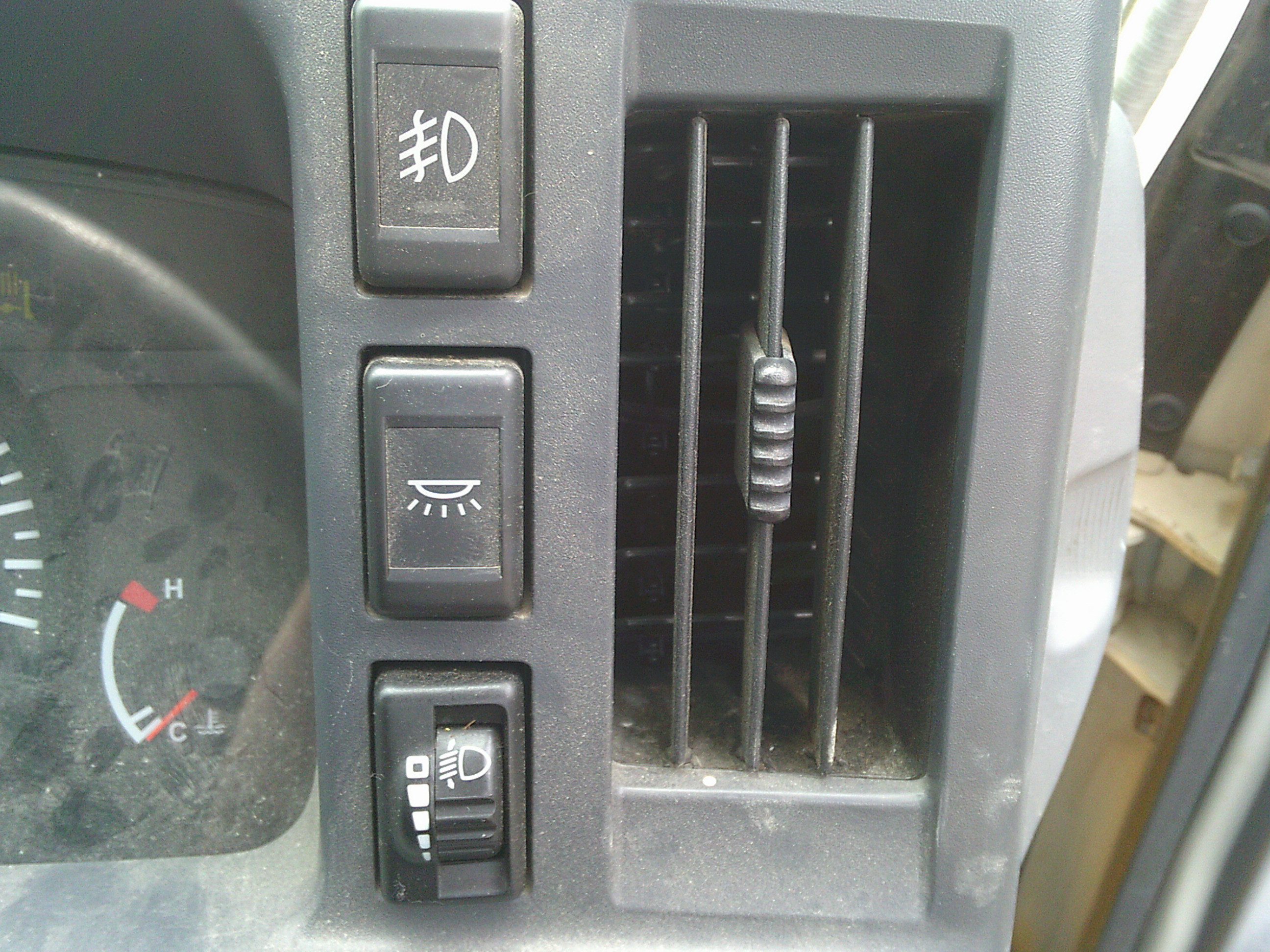 いすゞ エルフ BDG-NKS85AN(4WD)の写真27