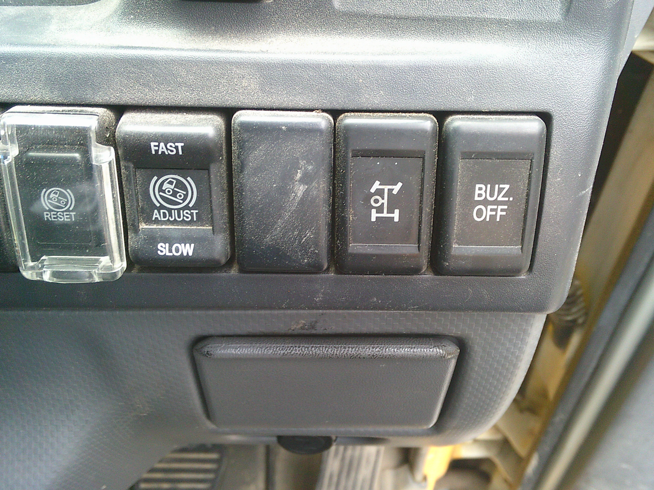 いすゞ エルフ BDG-NKS85AN(4WD)の写真28