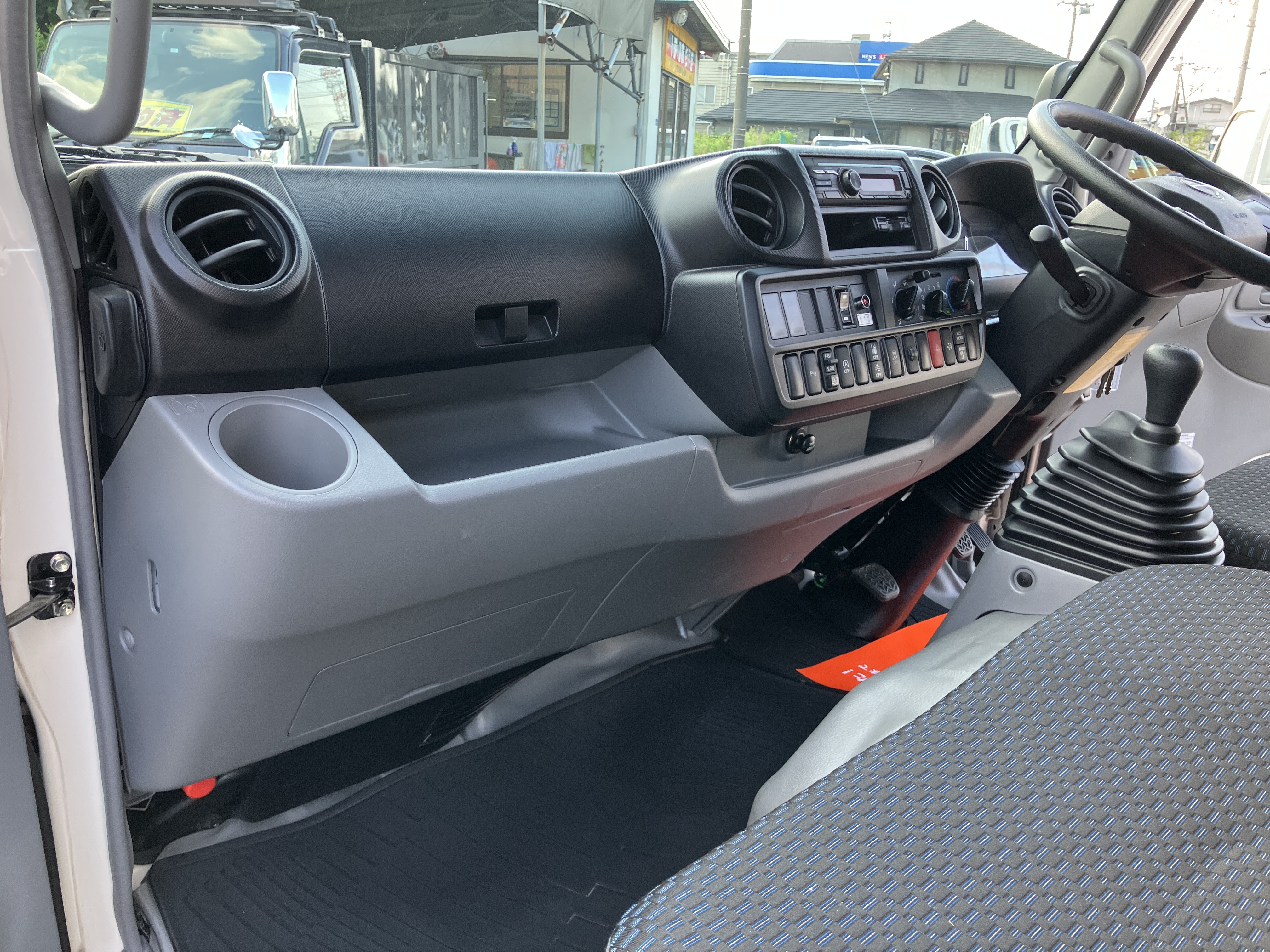 日野 デュトロ 2RG-XZC605M(2WD)の写真24