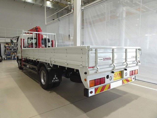 お問合せ管理No.E695　ファイター 7.4t 増トン 標準ベッド付 ユニック4段セルフクレーン付 240ps 未使用車|三菱 ファイター 2KG-FK62FZ(2WD)の写真4
