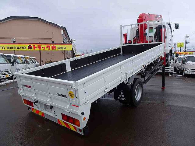 お問合せ管理No.E695　ファイター 7.4t 増トン 標準ベッド付 ユニック4段セルフクレーン付 240ps 未使用車|三菱 ファイター 2KG-FK62FZ(2WD)の写真7