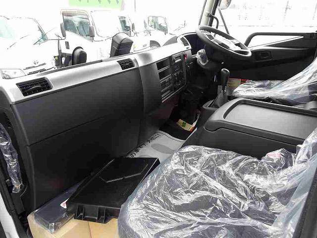 AAC　PS　PW　SRS　ABS　キーレス　左電格ミラー　クルーズコントロール　EZGO　車線逸脱警報装置　衝突被害軽減ブレーキ　フォグランプ　トラクションコントロール|三菱 ファイター 2KG-FK62FZ(2WD)の写真12