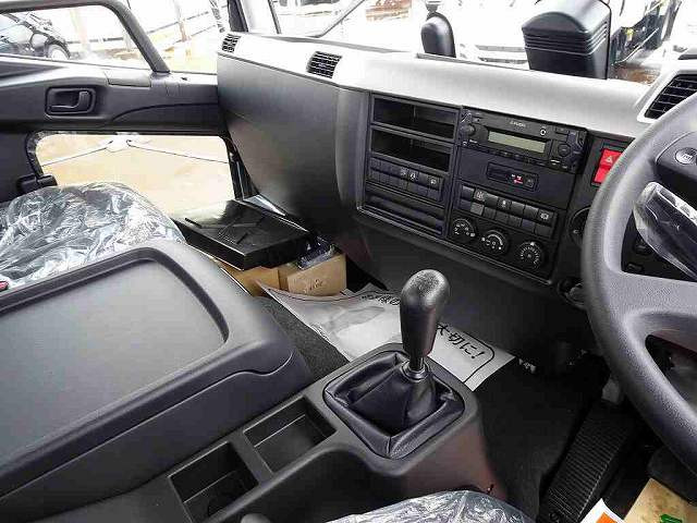 AAC　PS　PW　SRS　ABS　キーレス　左電格ミラー　クルーズコントロール　EZGO　車線逸脱警報装置　衝突被害軽減ブレーキ　フォグランプ　トラクションコントロール|三菱 ファイター 2KG-FK62FZ(2WD)の写真15