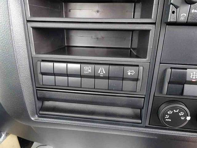 AAC　PS　PW　SRS　ABS　キーレス　左電格ミラー　クルーズコントロール　EZGO　車線逸脱警報装置　衝突被害軽減ブレーキ　フォグランプ　トラクションコントロール|三菱 ファイター 2KG-FK62FZ(2WD)の写真17