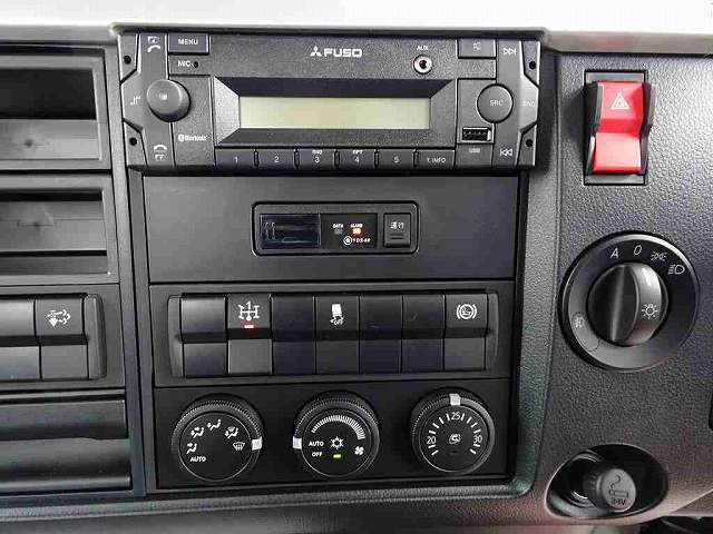 AAC　PS　PW　SRS　ABS　キーレス　左電格ミラー　クルーズコントロール　EZGO　車線逸脱警報装置　衝突被害軽減ブレーキ　フォグランプ　トラクションコントロール|三菱 ファイター 2KG-FK62FZ(2WD)の写真18