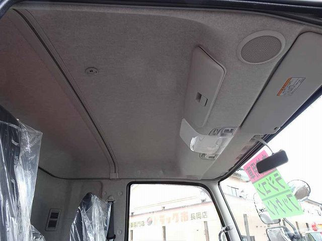 2人乗り　標準ベッド付　室内蛍光灯　フロア6MT　運転席肘掛け　AM/FM　アドブルー　ターボ　排気ブレーキ　室内蛍光灯|三菱 ファイター 2KG-FK62FZ(2WD)の写真20