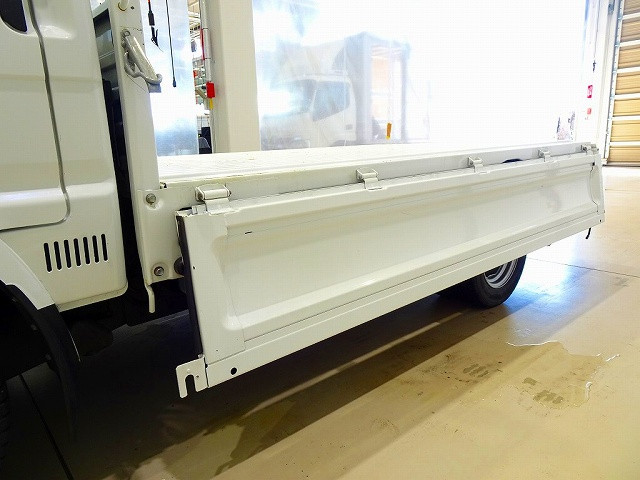 荷台内寸：247×160×37　三方開　スチールボディ　鳥居作業灯1個　リアアオリチェーン2個|マツダ ボンゴトラック ABF-SKP2L(4WD)の写真24