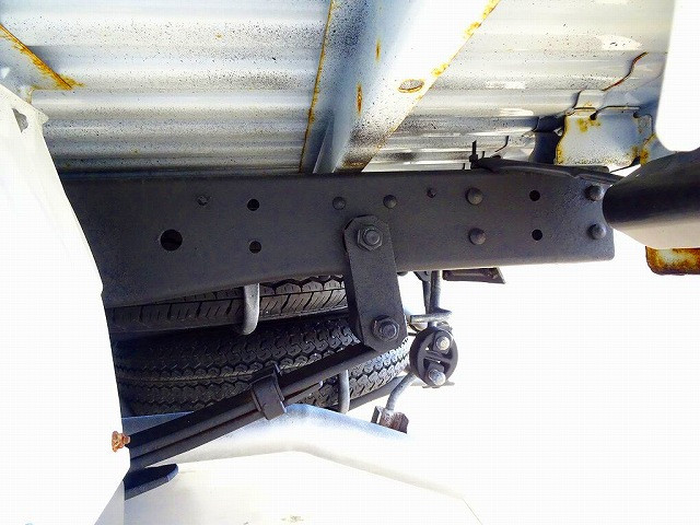 シャーシは 錆止め/マフラー塗装 仕上げに力を入れています。|マツダ ボンゴトラック ABF-SKP2L(4WD)の写真31