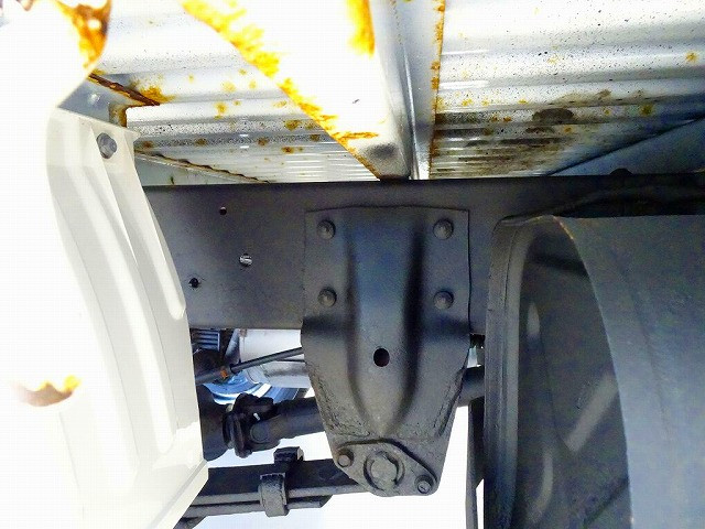 シャーシは 錆止め/マフラー塗装 仕上げに力を入れています。|マツダ ボンゴトラック ABF-SKP2L(4WD)の写真35