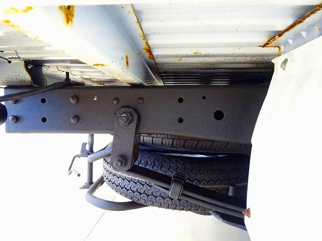 シャーシは 錆止め/マフラー塗装 仕上げに力を入れています。|マツダ ボンゴトラック ABF-SKP2L(4WD)の写真36